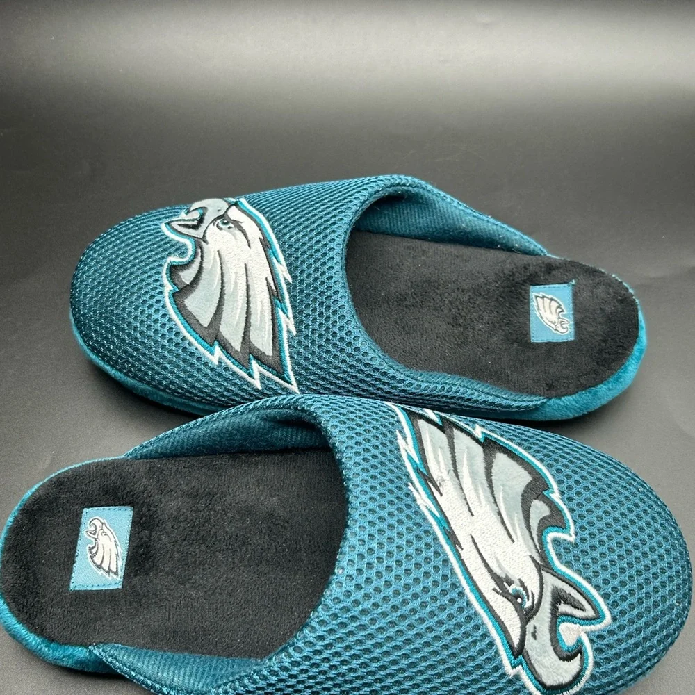 Philadelphia Eagles Slippers NWOT - Picture 3 of 7